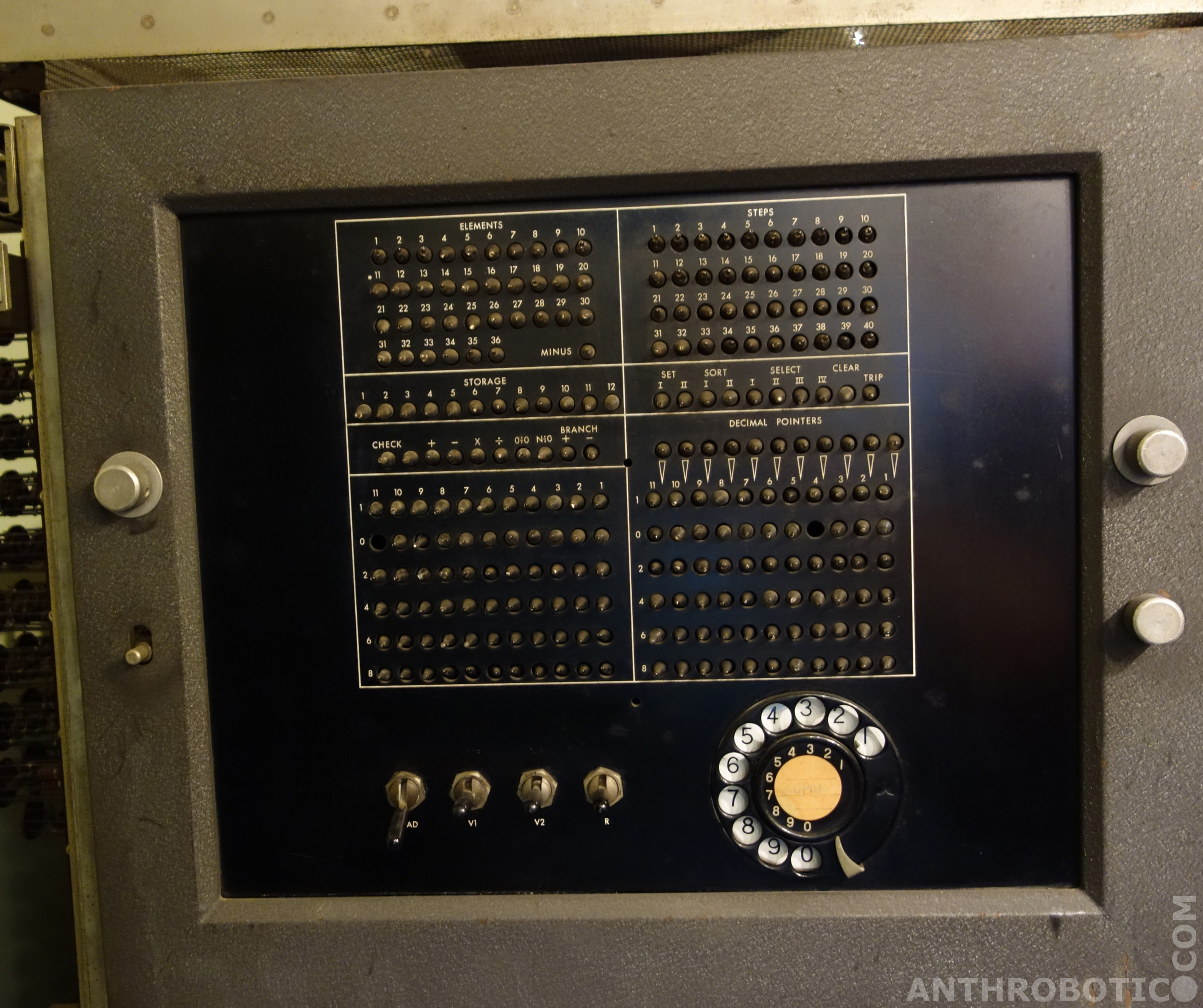 UNIVAC.4